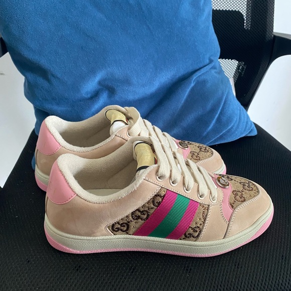 Gucci Pink and Brown Sneaker with Elegant Design - Picture 1 of 4